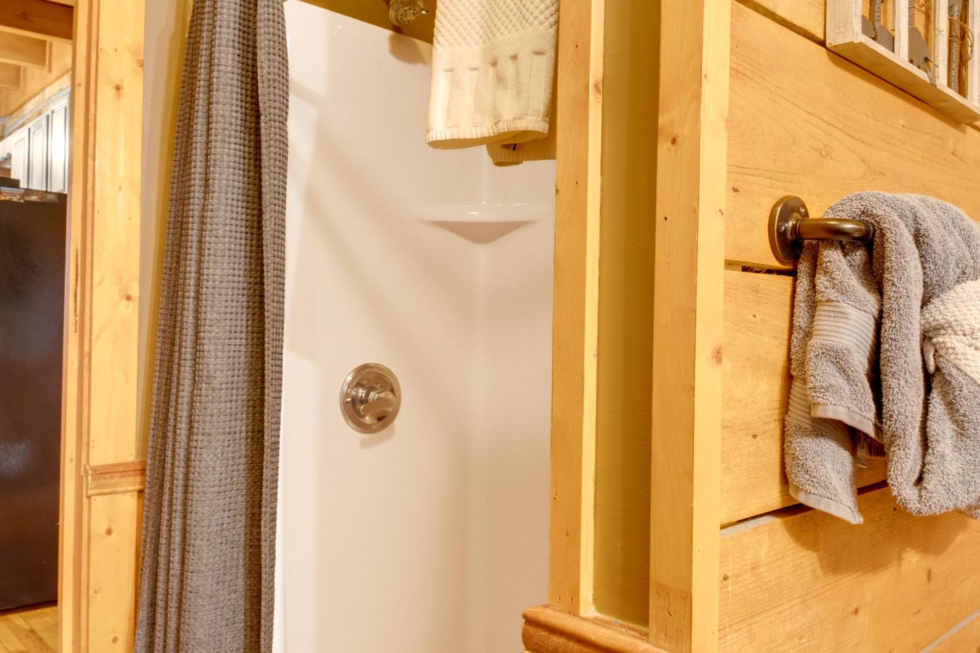 Spacious Gatlinburg Cabin With Hot Tub And Game Room! Esterno foto